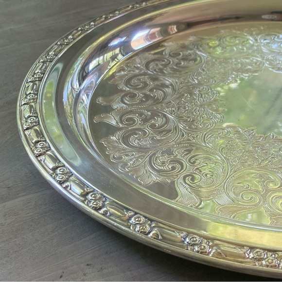 Vintage Oneida 12” Round Silver Plated Tray w. Floral Filigree Etched Design - Picture 3 of 6